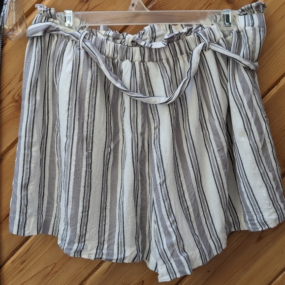 American Eagle paper bag high waisted shorts - Picture 5 of 8